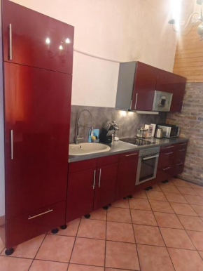 Neu Maisonette Haus jedes Zimmer mit eigenem Bad , Schlafen wie im Hotel mit Einbauküche